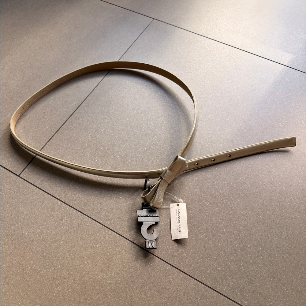 Banana Republic Silver Slim Belt, Size M – Synthetic Leather, NWT